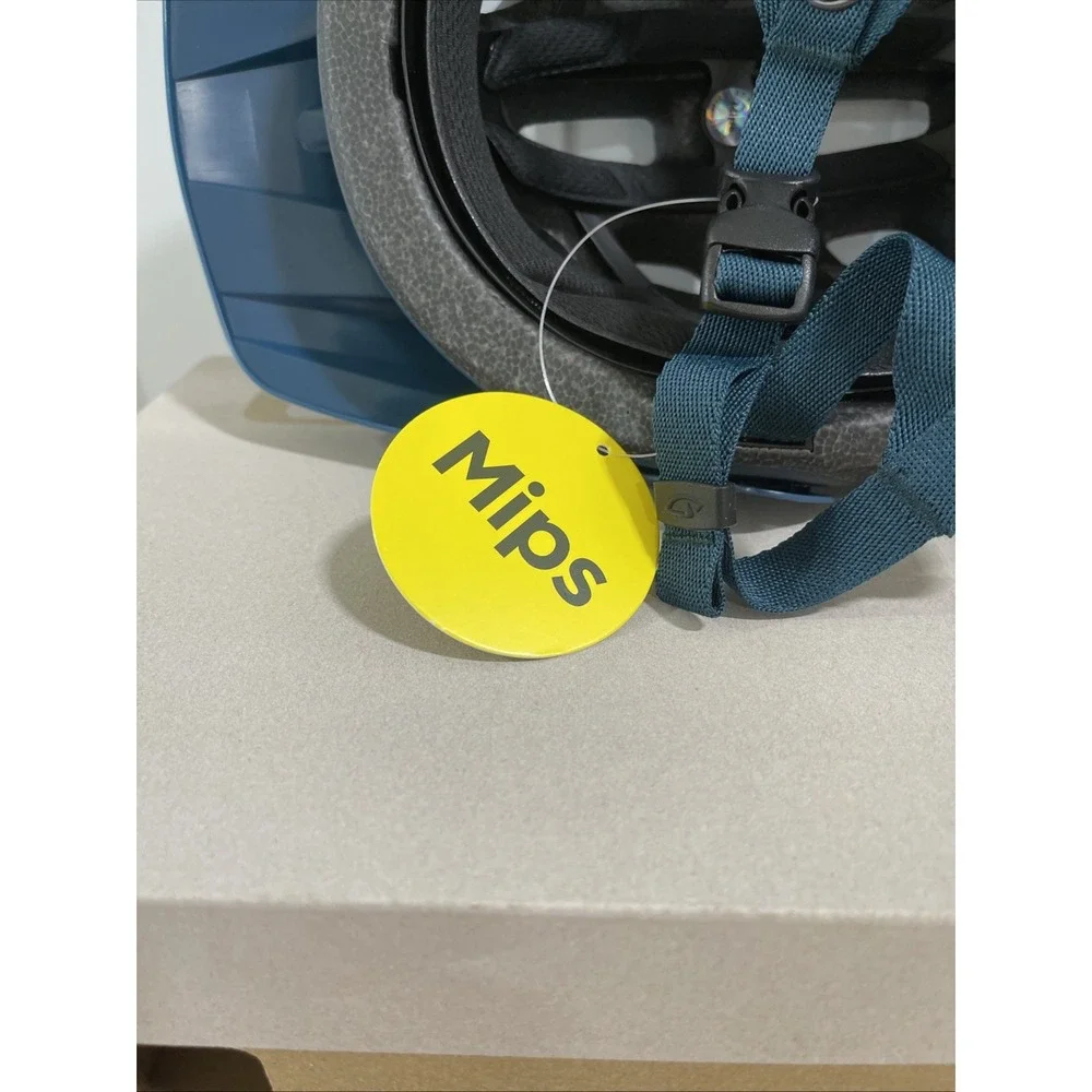 Giro Verce Mips Biking Helmet Womens Universal Blue - New With Box/Small Scratch